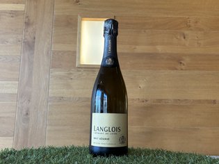 Weinkarte Das Weitblick Allgäu Flasche Langlois Crémant de Loire Brut Réserve auf einer grünen Oberfläche
